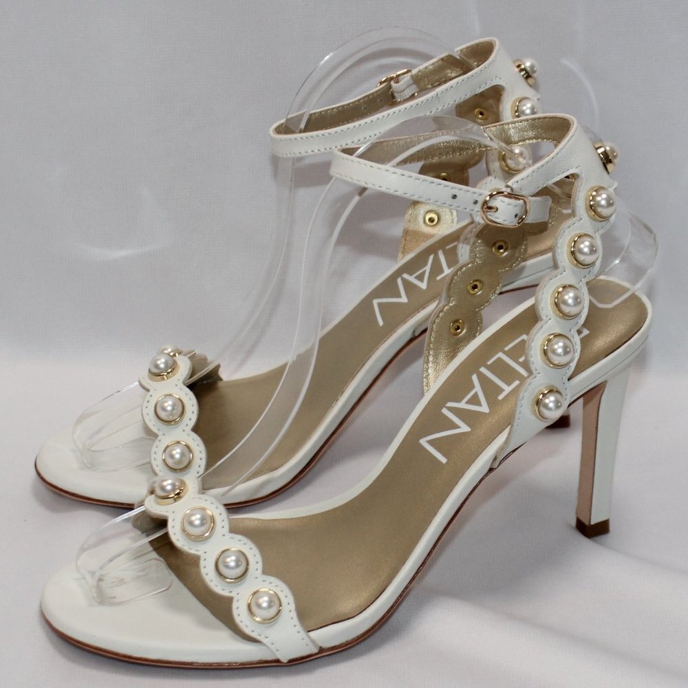 NWT Deltan Cloud Dancer Ivory Pearl and Gold Heels.